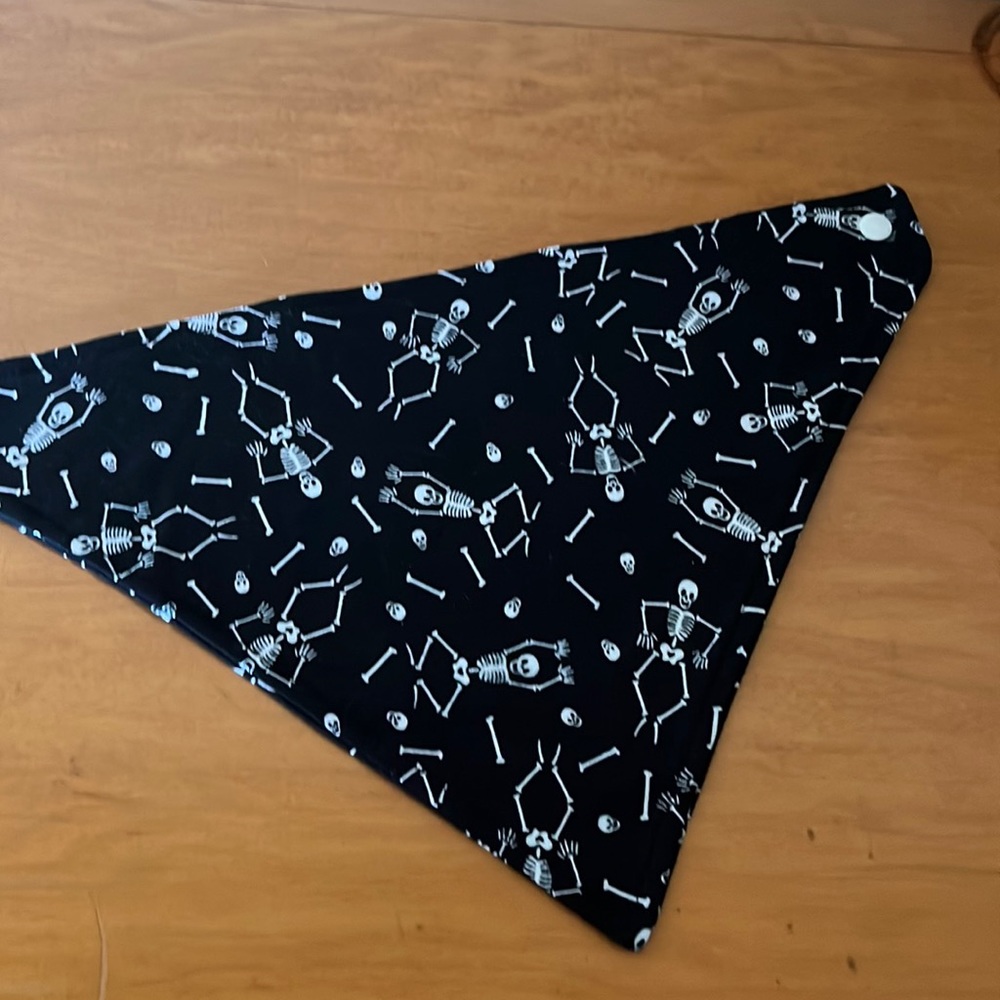 Halloween skeletons baby bandana bib